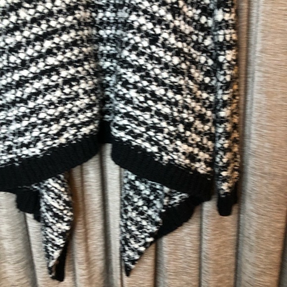 LOFT Black and White Open Waterfall Front Asymmetrical Cardigan Size Medium - Picture 14 of 16